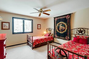 Hot Tub & Ski Shuttle: Forested Breckenridge Home!