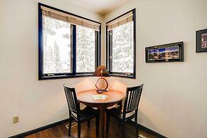 Hot Tub & Ski Shuttle: Forested Breckenridge Home!