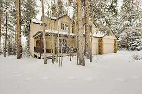 Hot Tub & Ski Shuttle: Forested Breckenridge Home!