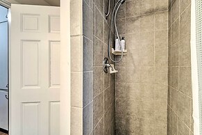 Mckees Beach House w/ Ocean Views, Hot Tub!