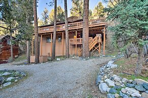 Peaceful & Idyllic Forest Cabin w/ Pool Table