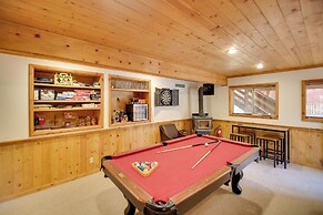 Peaceful & Idyllic Forest Cabin w/ Pool Table