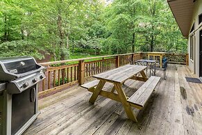 Family Home w/ Game Room, Deck, Bbq: Walk to Lake!