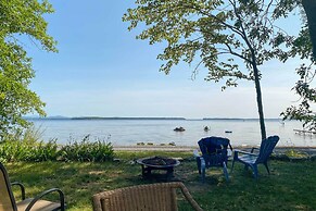 Cozy Lake Champlain Cottage w/ Private Beach!