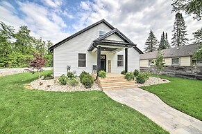 Newly Built Gilletts Lake Gem: Dock & Hot Tub