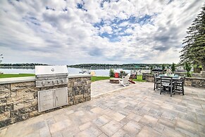 Newly Built Gilletts Lake Gem: Dock & Hot Tub