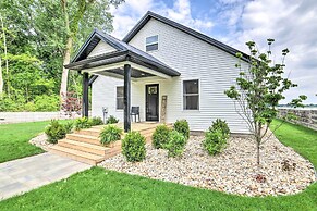 Newly Built Gilletts Lake Gem: Dock & Hot Tub
