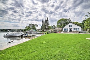 Newly Built Gilletts Lake Gem: Dock & Hot Tub