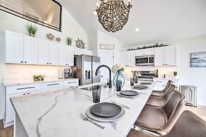 Newly Built Gilletts Lake Gem: Dock & Hot Tub