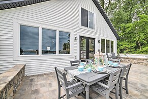 Newly Built Gilletts Lake Gem: Dock & Hot Tub