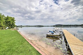 Newly Built Gilletts Lake Gem: Dock & Hot Tub