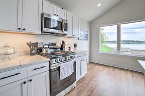 Newly Built Gilletts Lake Gem: Dock & Hot Tub