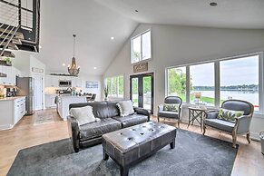 Newly Built Gilletts Lake Gem: Dock & Hot Tub