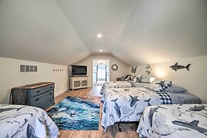 Newly Built Gilletts Lake Gem: Dock & Hot Tub