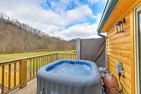 Riverside Beattyville Cabin w/ Kayaks & Fire Pit!