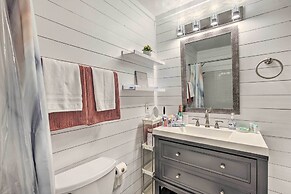 Chic Meadowbrook Condo ~ 12 Mi to Birmingham!