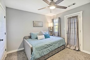 Chic Meadowbrook Condo ~ 12 Mi to Birmingham!