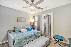 Chic Meadowbrook Condo ~ 12 Mi to Birmingham!