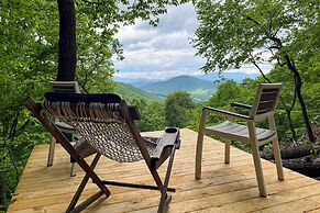 8 Acres & Private Decks: Little Switzerland Escape