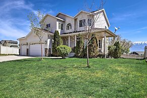 Mtn-view Home: Across From Lake + 30 Mi to Skiing!