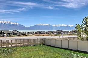 Mtn-view Home: Across From Lake + 30 Mi to Skiing!