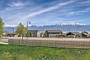 Mtn-view Home: Across From Lake + 30 Mi to Skiing!