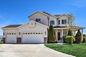 Mtn-view Home: Across From Lake + 30 Mi to Skiing!