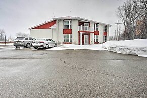 Pigeon Vacation Rental w/ Community Hot Tub!