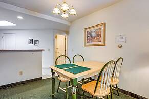 Pigeon Vacation Rental w/ Community Hot Tub!