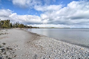Lovely Lake Huron Getaway: Beach Access & Kayaks!
