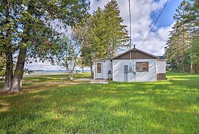 Lovely Lake Huron Getaway: Beach Access & Kayaks!
