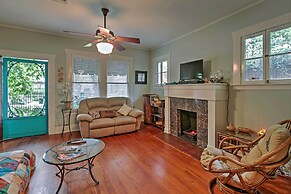 Houston Montrose Home: Walk to Bars & Restaurants!