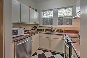 Houston Montrose Home: Walk to Bars & Restaurants!