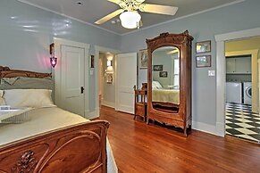 Houston Montrose Home: Walk to Bars & Restaurants!