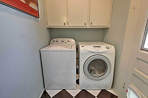 Houston Montrose Home: Walk to Bars & Restaurants!