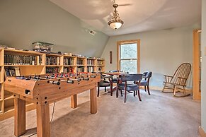 North Carolina Abode - Hot Tub, Foosball & Grill!