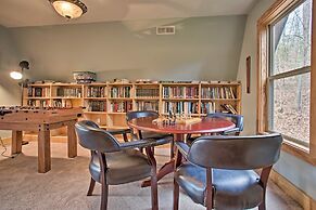 North Carolina Abode - Hot Tub, Foosball & Grill!