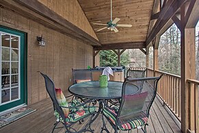 North Carolina Abode - Hot Tub, Foosball & Grill!