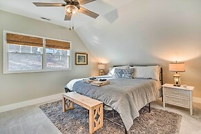 Peaceful Brevard Mountain Cabin: Hike, Golf & Swim