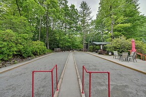 Peaceful Brevard Mountain Cabin: Hike, Golf & Swim