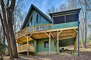 Peaceful Brevard Mountain Cabin: Hike, Golf & Swim