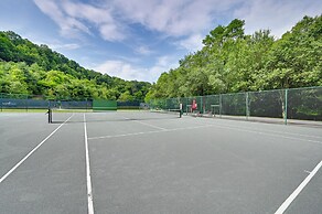 Peaceful Brevard Mountain Cabin: Hike, Golf & Swim