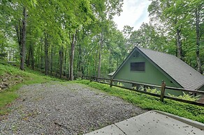 Peaceful Brevard Mountain Cabin: Hike, Golf & Swim