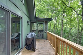 Peaceful Brevard Mountain Cabin: Hike, Golf & Swim