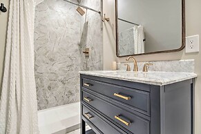 Peaceful Brevard Mountain Cabin: Hike, Golf & Swim