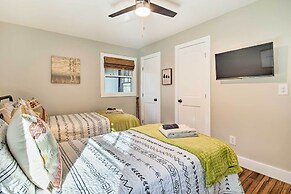 Peaceful Brevard Mountain Cabin: Hike, Golf & Swim