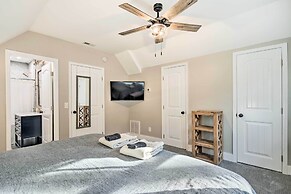 Peaceful Brevard Mountain Cabin: Hike, Golf & Swim