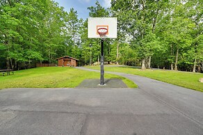 Peaceful Brevard Mountain Cabin: Hike, Golf & Swim