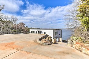 Luxury Lake Granbury Cliffside Home w/ Deck!