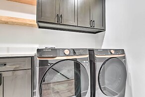 Luxury Lake Granbury Cliffside Home w/ Deck!